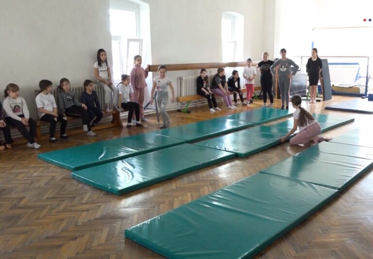 Učenici iz Glogonja nagrađeni na Okružnom takmičenju u gimnastici